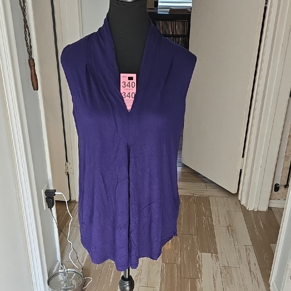 P340. Cable & Gauge Navy Drape Sleeveless Top |L